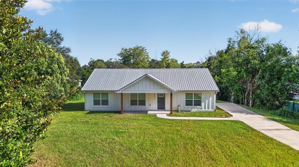 For Sale: $299,900 (3 beds, 2 baths, 1519 Square Feet)