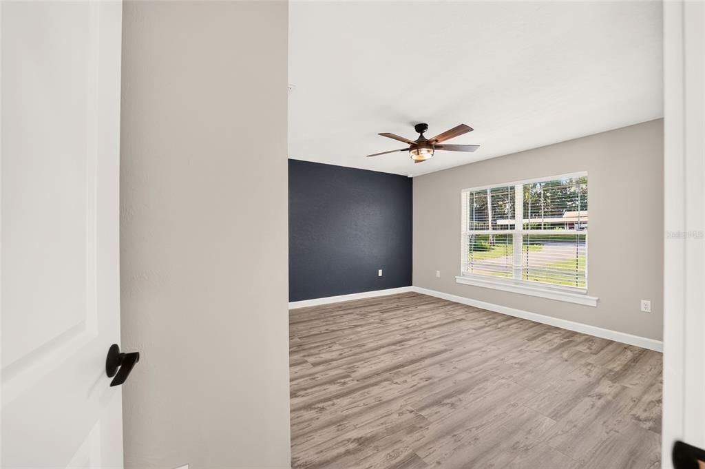 For Sale: $299,900 (3 beds, 2 baths, 1519 Square Feet)