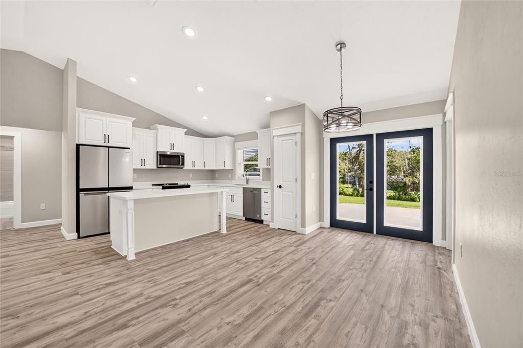 For Sale: $299,900 (3 beds, 2 baths, 1519 Square Feet)