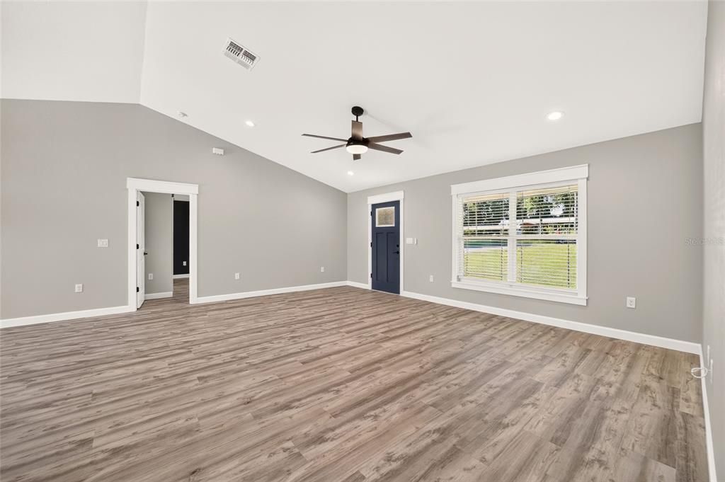 For Sale: $299,900 (3 beds, 2 baths, 1519 Square Feet)