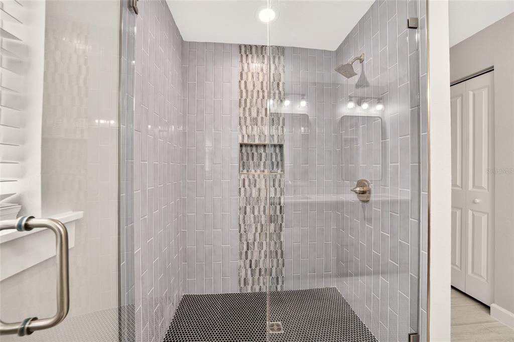 For Sale: $299,900 (3 beds, 2 baths, 1519 Square Feet)
