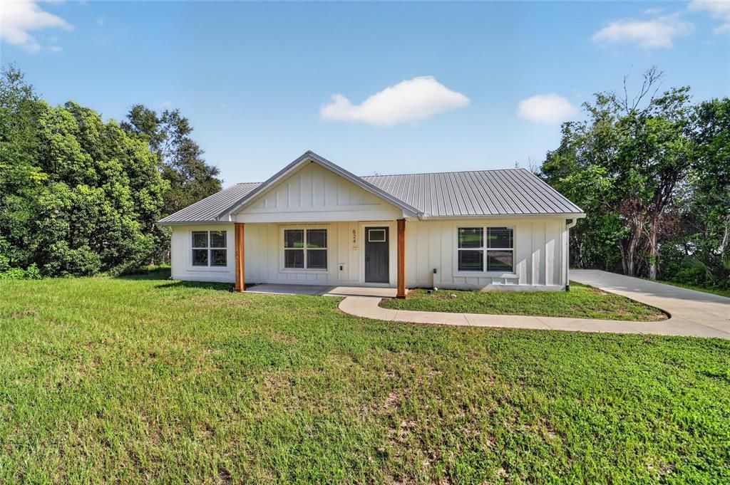 For Sale: $299,900 (3 beds, 2 baths, 1519 Square Feet)