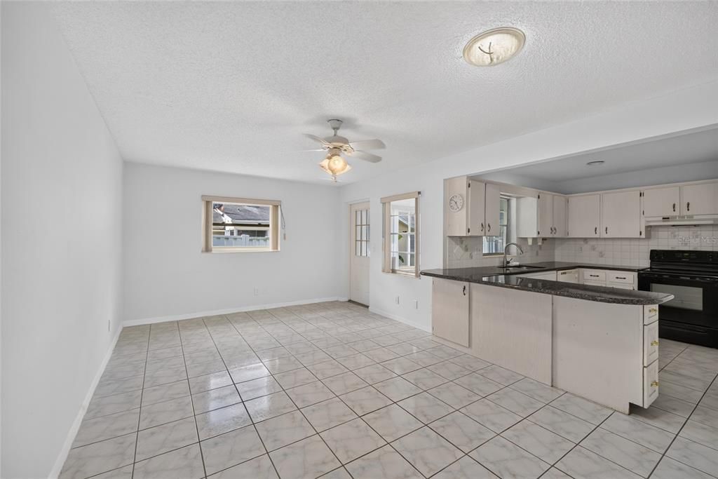 For Sale: $114,900 (2 beds, 2 baths, 1571 Square Feet)