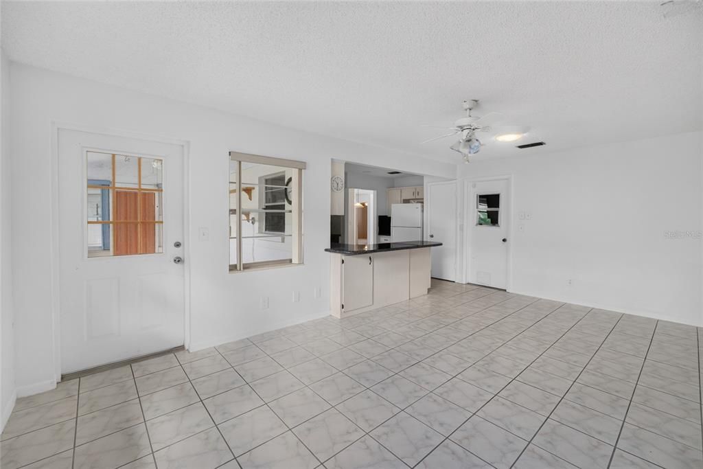 For Sale: $114,900 (2 beds, 2 baths, 1571 Square Feet)