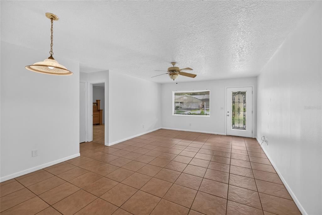 For Sale: $114,900 (2 beds, 2 baths, 1571 Square Feet)