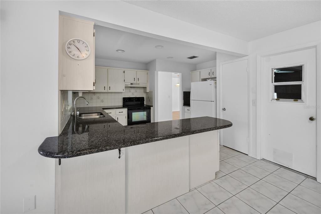 For Sale: $114,900 (2 beds, 2 baths, 1571 Square Feet)