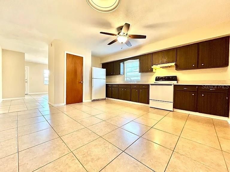 For Sale: $375,000 (4 beds, 0 baths, 1938 Square Feet)