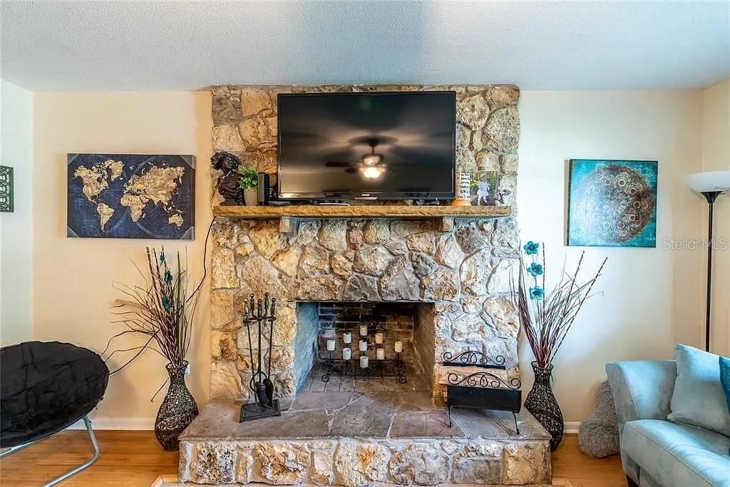 For Sale: $375,000 (4 beds, 0 baths, 1938 Square Feet)