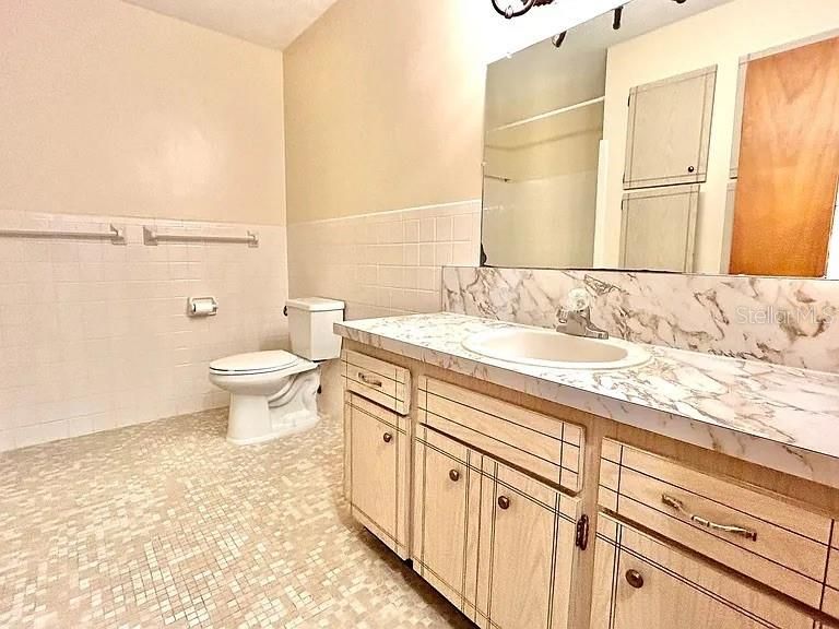 For Sale: $375,000 (4 beds, 0 baths, 1938 Square Feet)