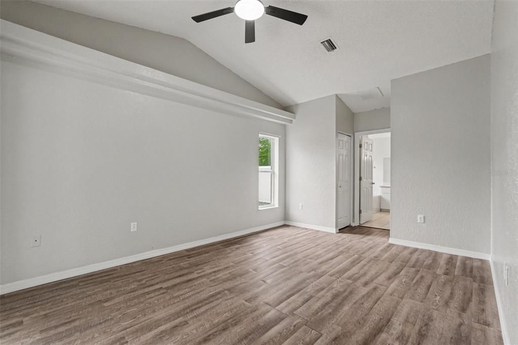 For Sale: $370,000 (3 beds, 2 baths, 1806 Square Feet)