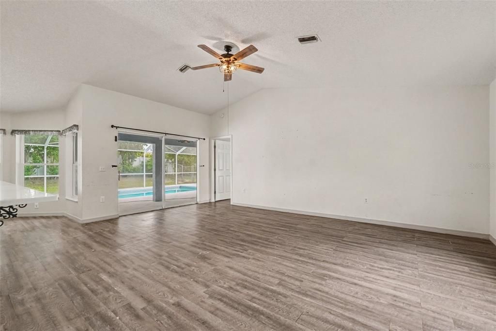 For Sale: $370,000 (3 beds, 2 baths, 1806 Square Feet)