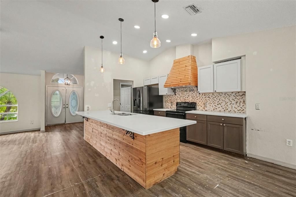 For Sale: $370,000 (3 beds, 2 baths, 1806 Square Feet)