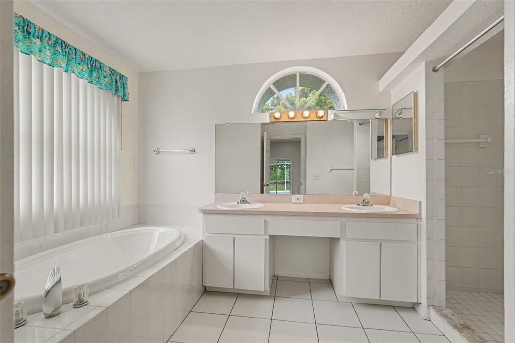 For Sale: $370,000 (3 beds, 2 baths, 1806 Square Feet)