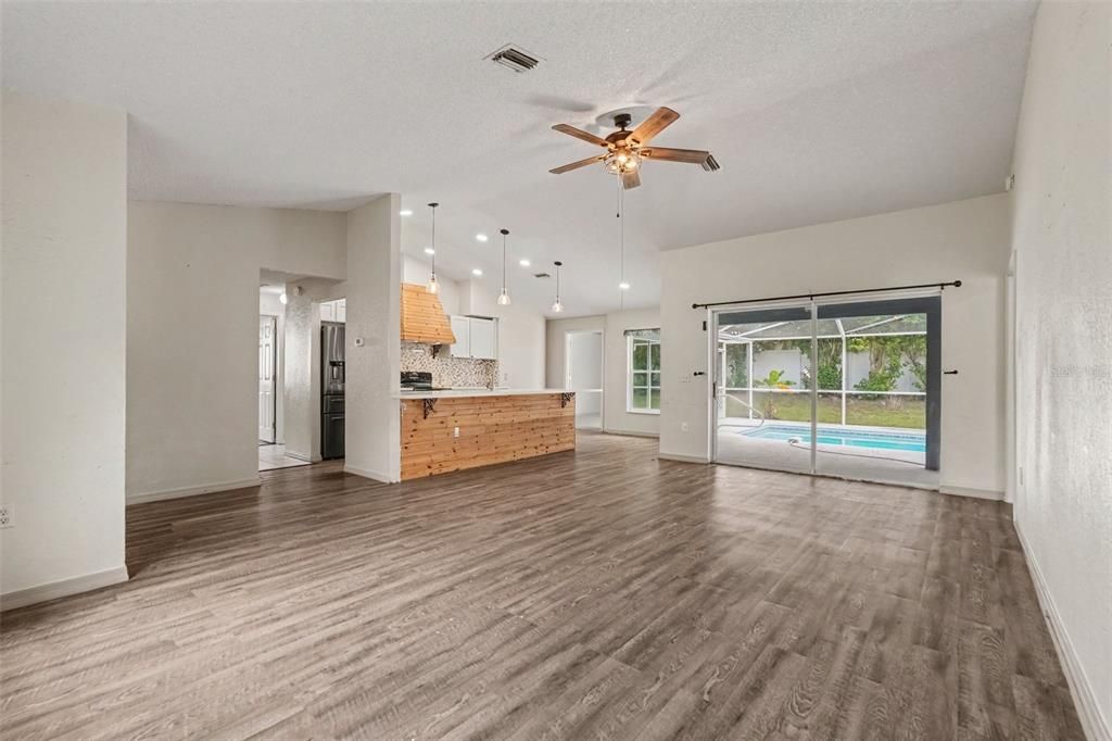 For Sale: $370,000 (3 beds, 2 baths, 1806 Square Feet)