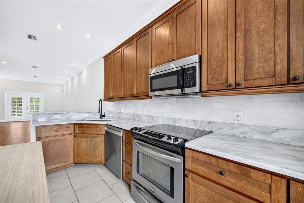 For Rent: $4,500 (2 beds, 2 baths, 2024 Square Feet)