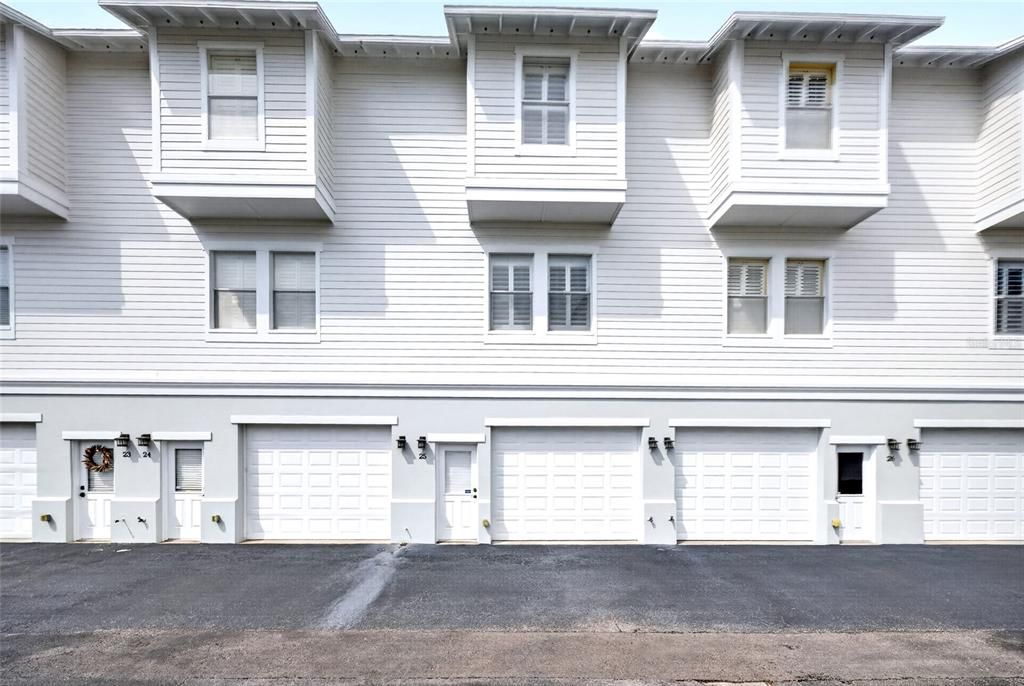 For Rent: $4,500 (2 beds, 2 baths, 2024 Square Feet)