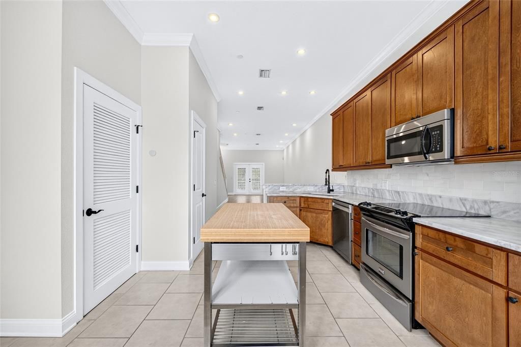 For Rent: $4,500 (2 beds, 2 baths, 2024 Square Feet)