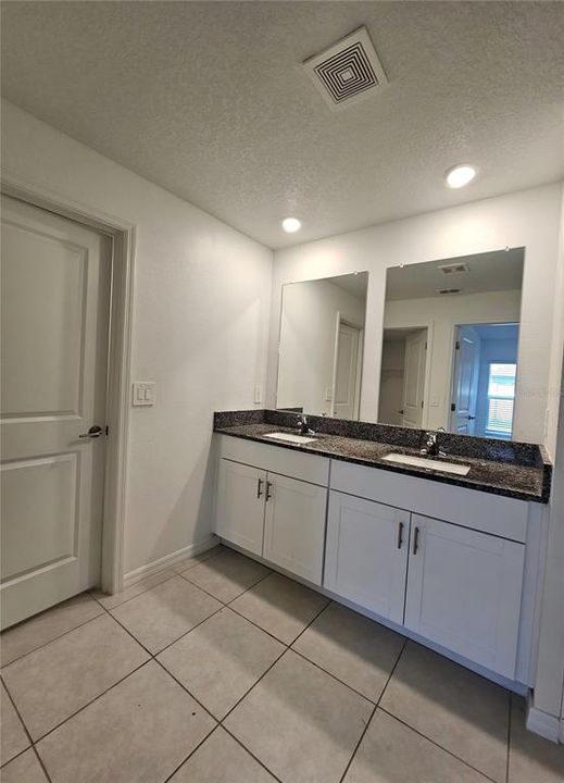 For Rent: $2,800 (4 beds, 2 baths, 1841 Square Feet)