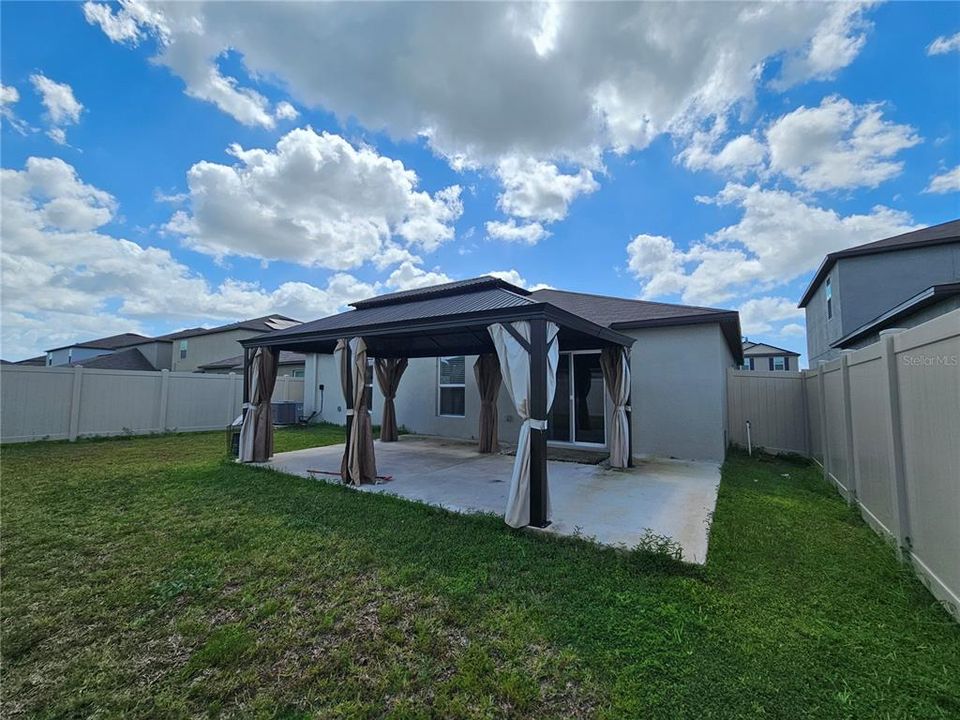 For Rent: $2,800 (4 beds, 2 baths, 1841 Square Feet)