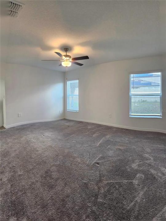 For Rent: $2,800 (4 beds, 2 baths, 1841 Square Feet)