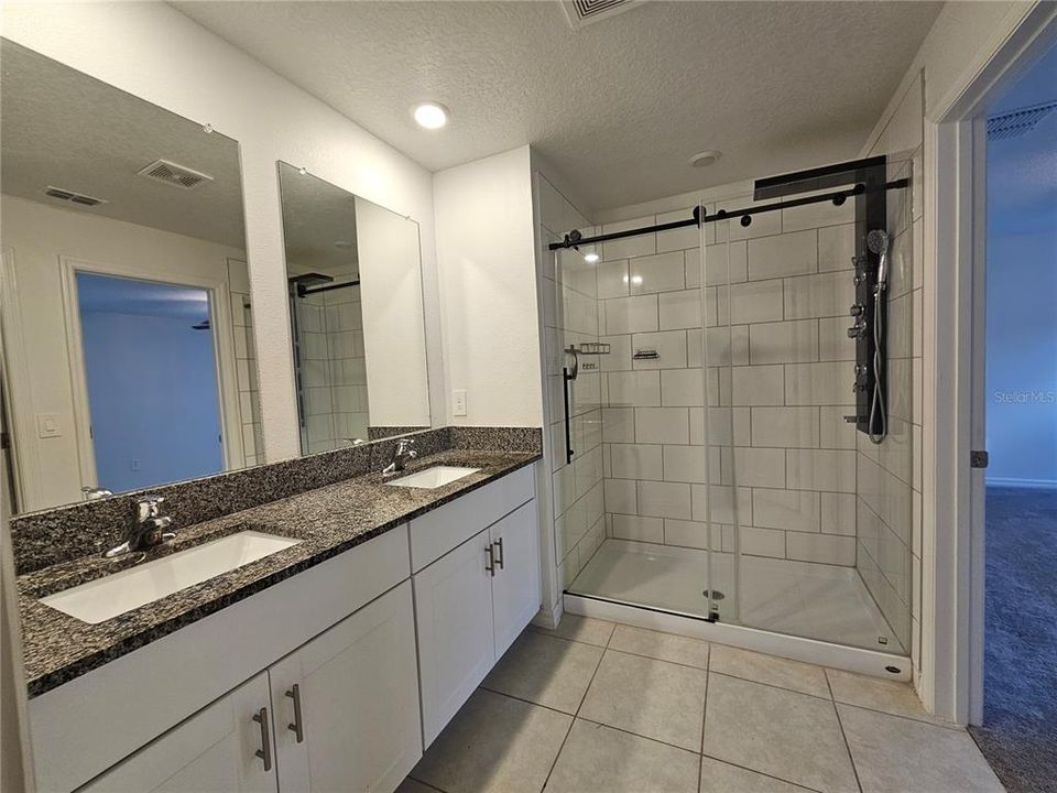 For Rent: $2,800 (4 beds, 2 baths, 1841 Square Feet)