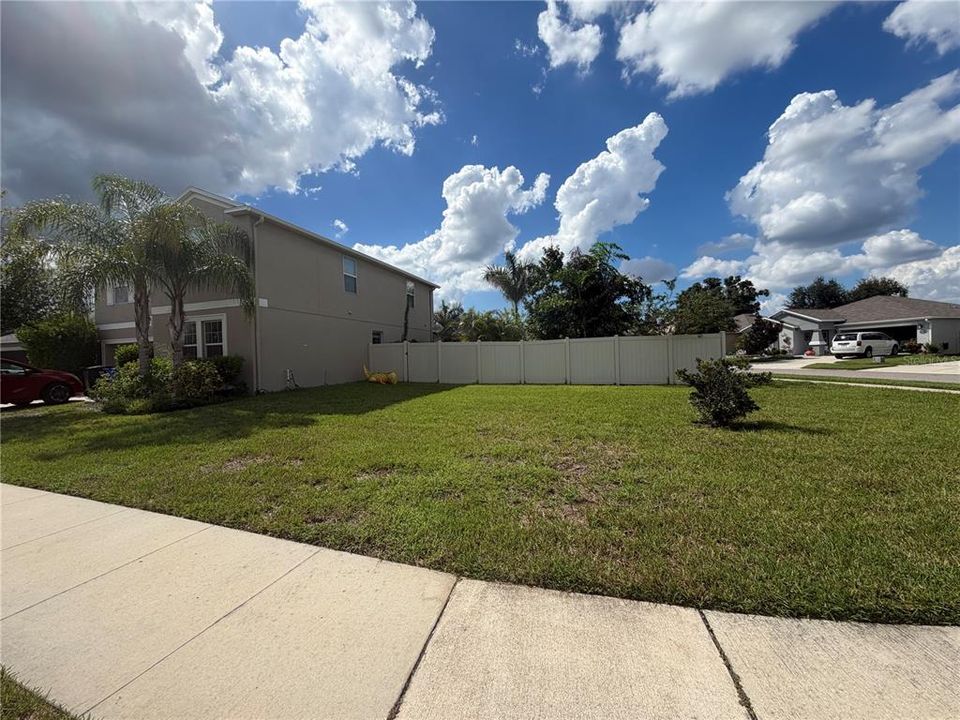 For Sale: $415,000 (6 beds, 3 baths, 3362 Square Feet)