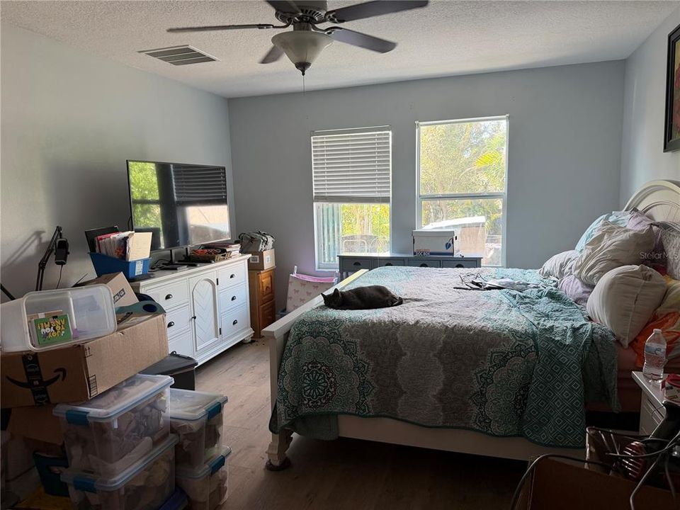 For Sale: $415,000 (6 beds, 3 baths, 3362 Square Feet)