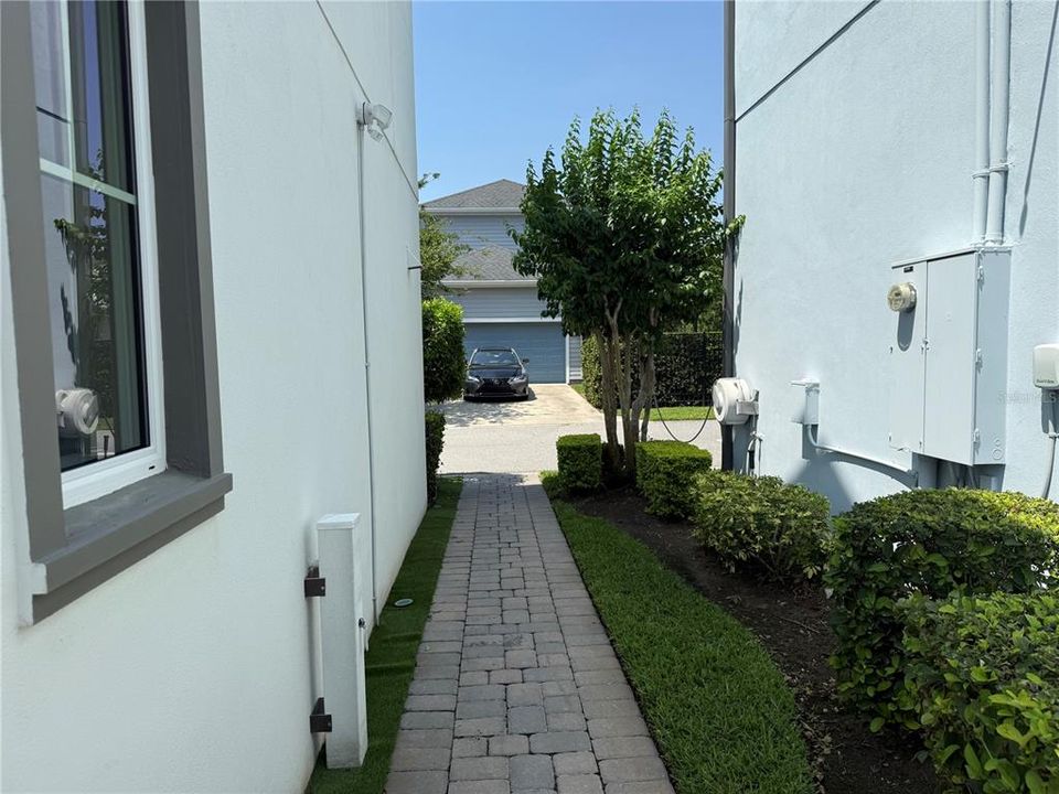 For Rent: $1,800 (1 beds, 1 baths, 900 Square Feet)