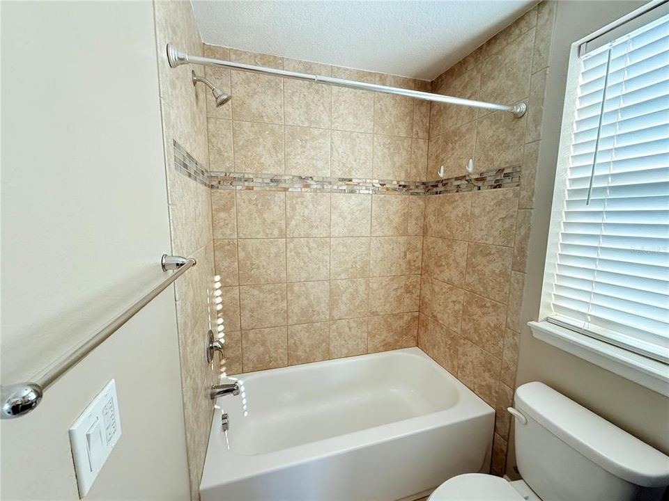 For Rent: $1,800 (1 beds, 1 baths, 900 Square Feet)