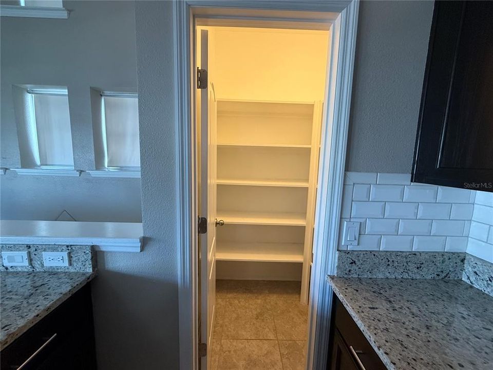 For Rent: $1,800 (1 beds, 1 baths, 900 Square Feet)