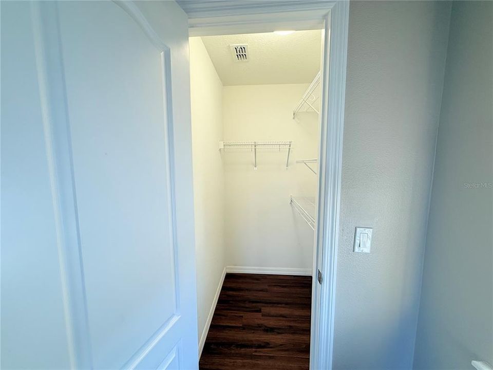 For Rent: $1,800 (1 beds, 1 baths, 900 Square Feet)