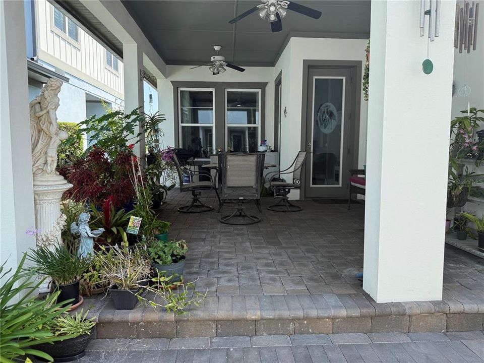 For Rent: $1,800 (1 beds, 1 baths, 900 Square Feet)