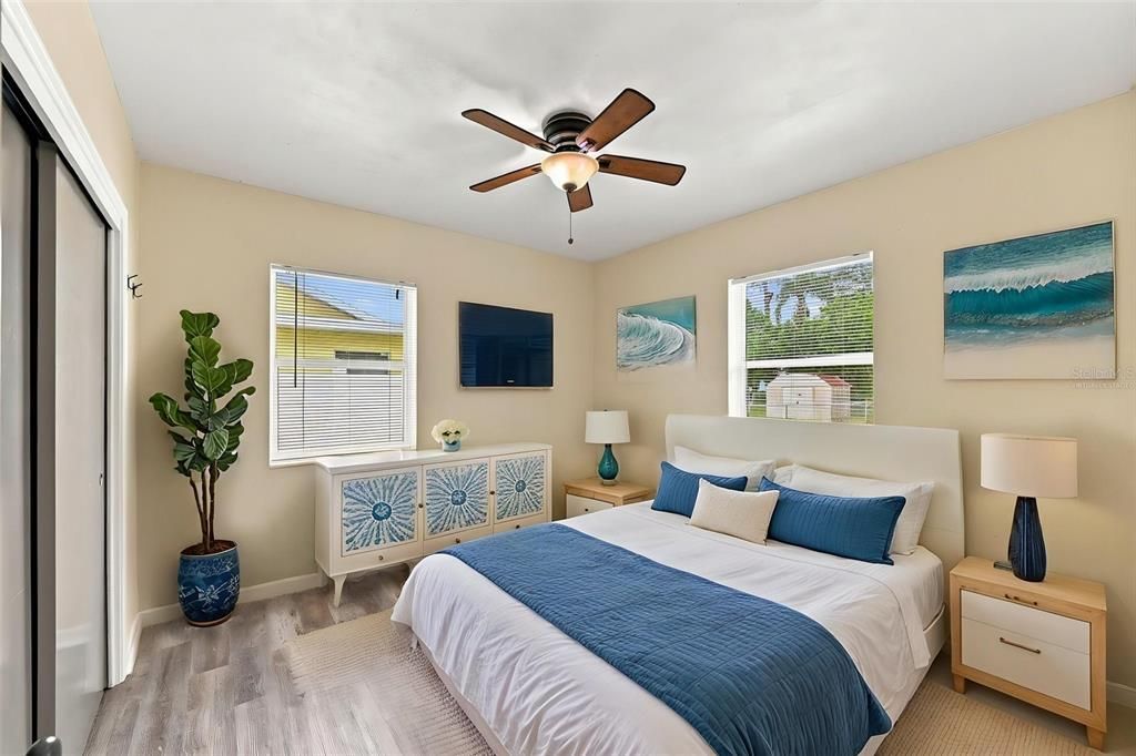 For Sale: $250,000 (2 beds, 1 baths, 1035 Square Feet)