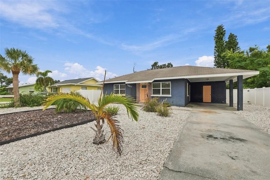 For Sale: $250,000 (2 beds, 1 baths, 1035 Square Feet)