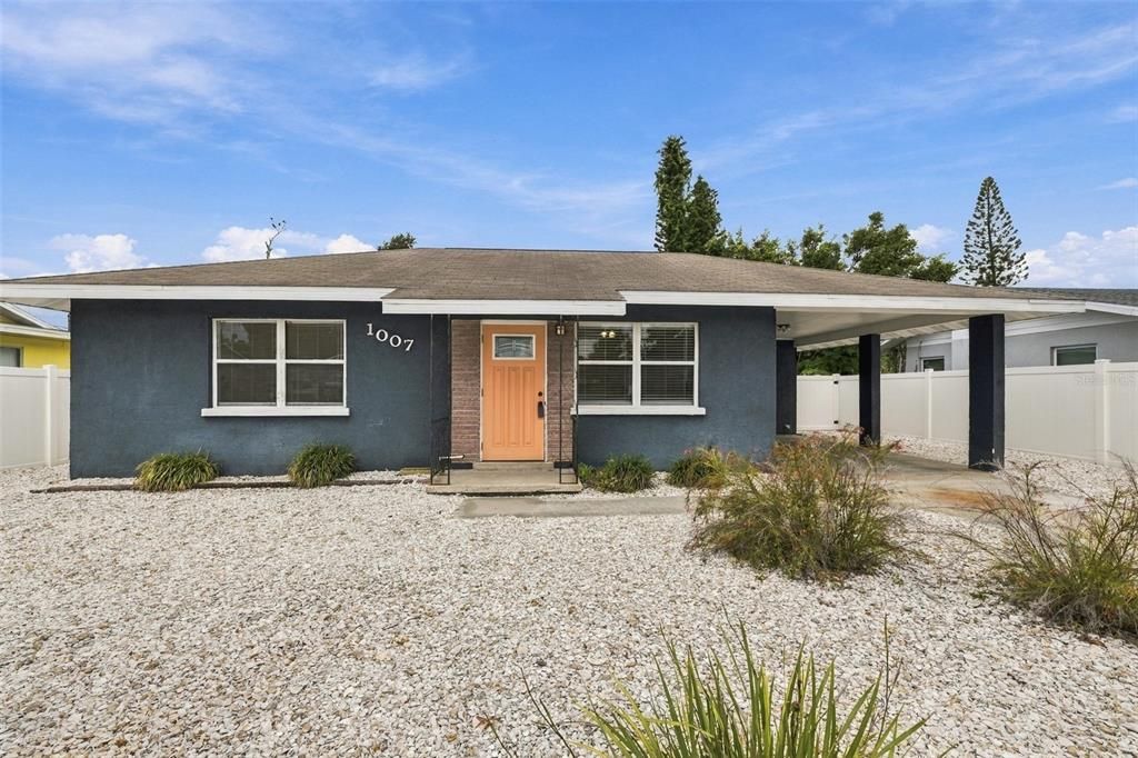 For Sale: $250,000 (2 beds, 1 baths, 1035 Square Feet)