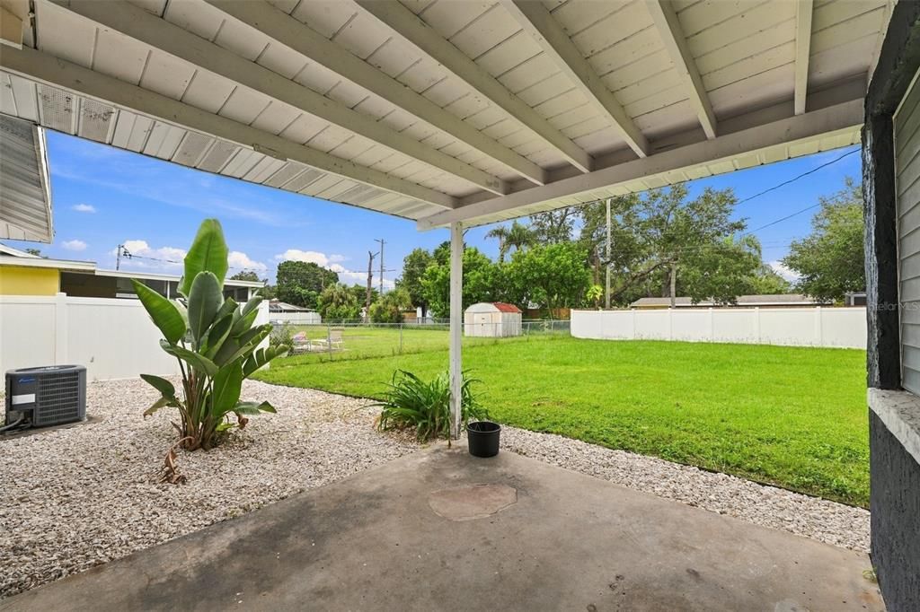 For Sale: $250,000 (2 beds, 1 baths, 1035 Square Feet)