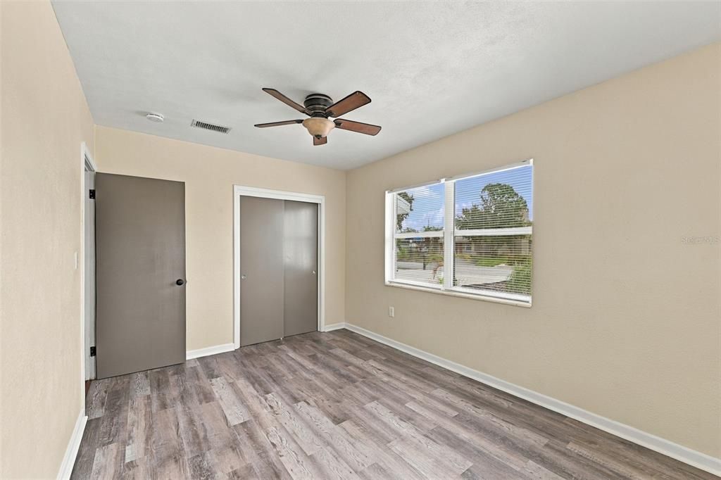 For Sale: $250,000 (2 beds, 1 baths, 1035 Square Feet)