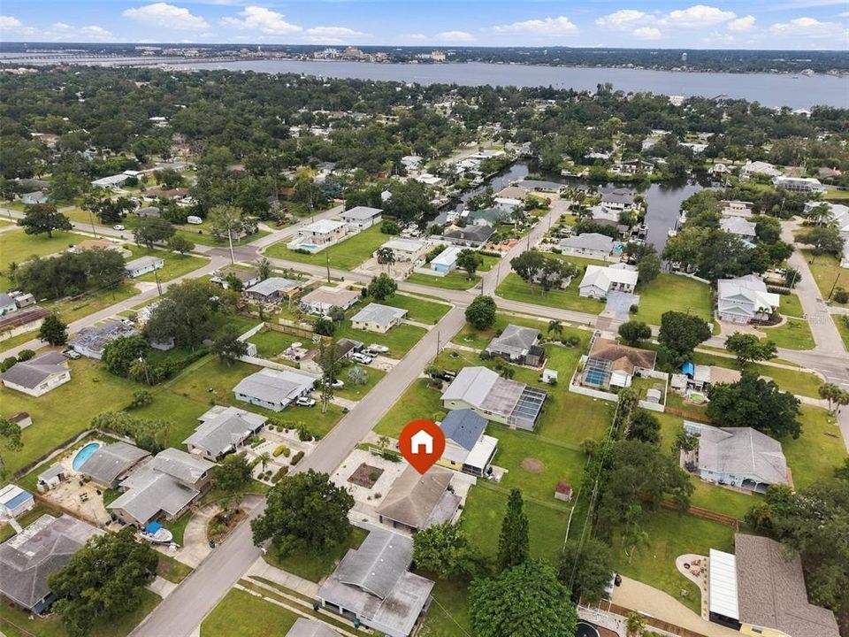 For Sale: $250,000 (2 beds, 1 baths, 1035 Square Feet)
