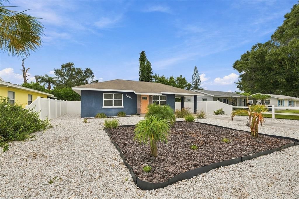 For Sale: $250,000 (2 beds, 1 baths, 1035 Square Feet)