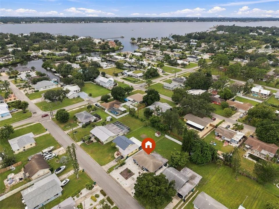 For Sale: $250,000 (2 beds, 1 baths, 1035 Square Feet)