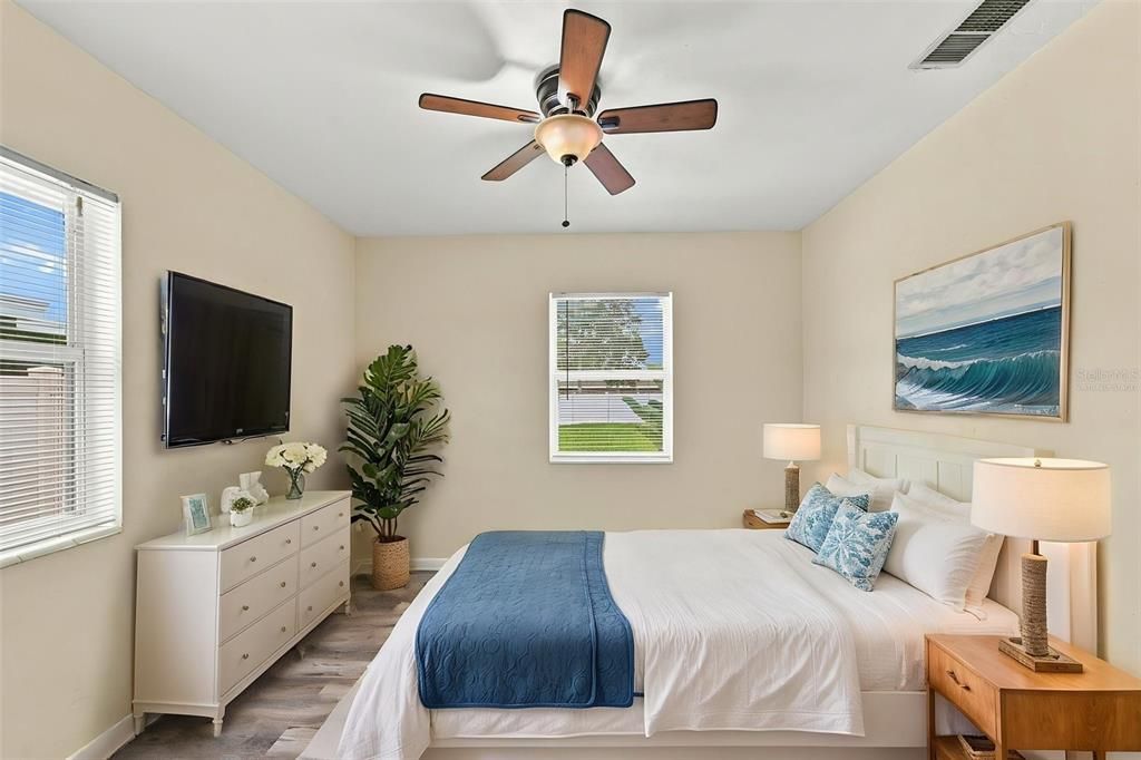 For Sale: $250,000 (2 beds, 1 baths, 1035 Square Feet)