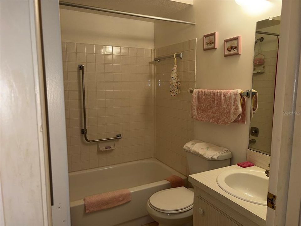 For Sale: $168,000 (2 beds, 2 baths, 935 Square Feet)