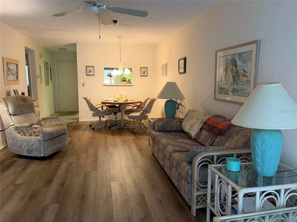 For Sale: $168,000 (2 beds, 2 baths, 935 Square Feet)