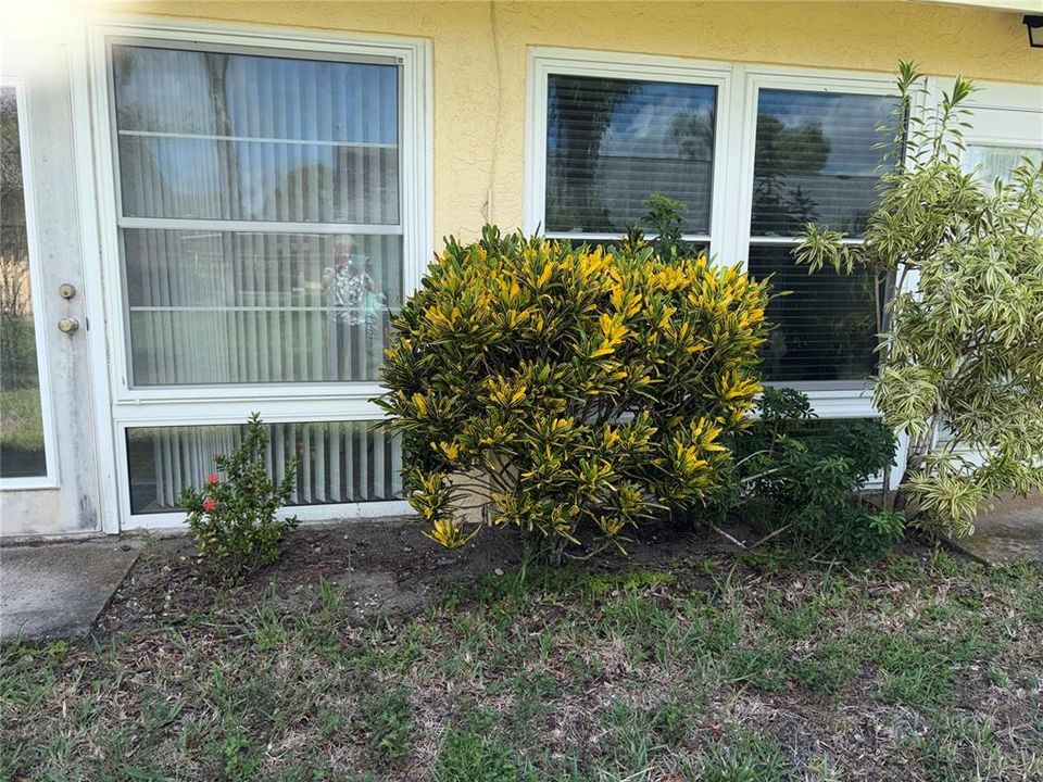 For Sale: $168,000 (2 beds, 2 baths, 935 Square Feet)