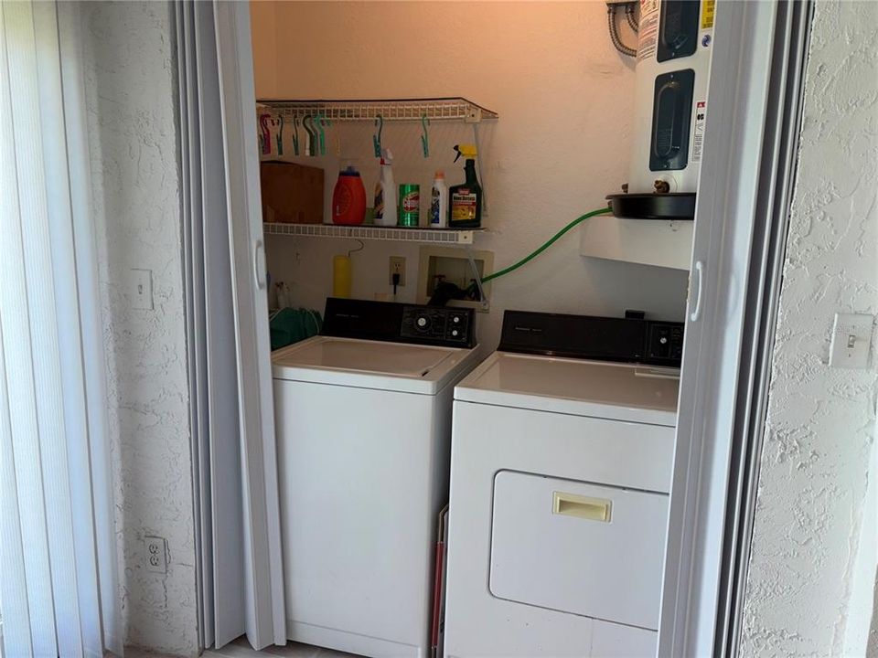For Sale: $168,000 (2 beds, 2 baths, 935 Square Feet)