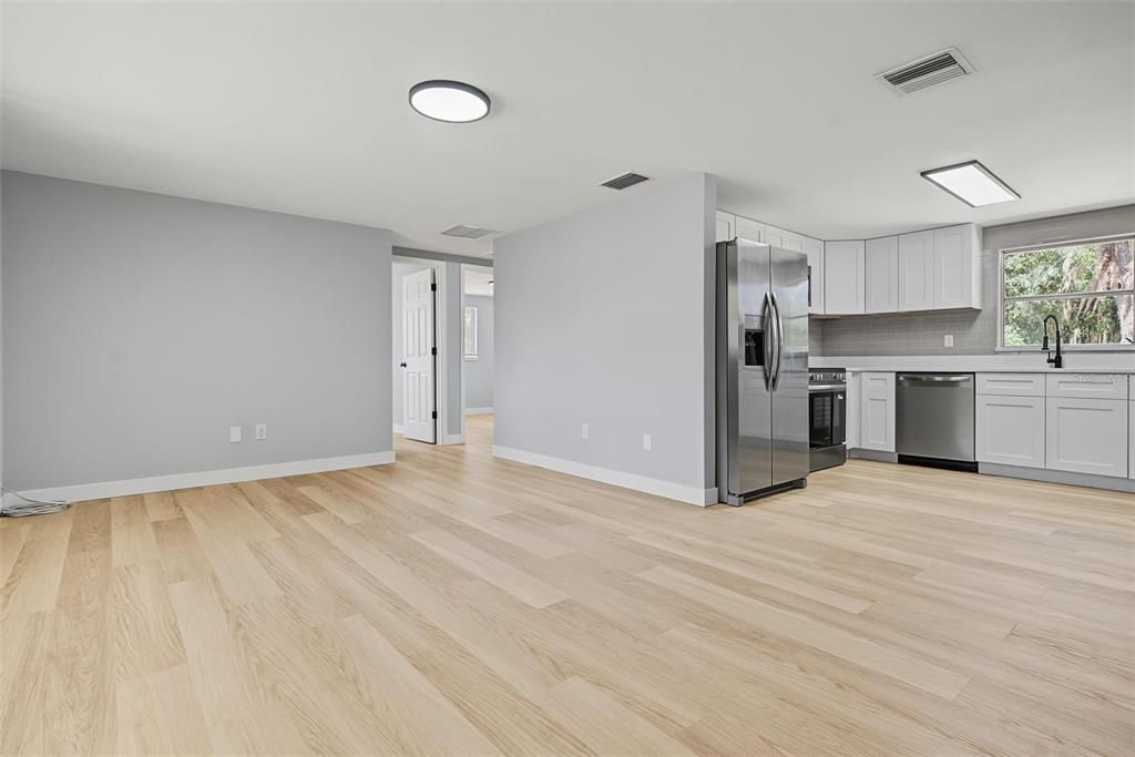 На продажу: $299,900 (3 спален, 2 ванн, 1154 Квадратных фут)