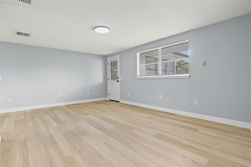 На продажу: $299,900 (3 спален, 2 ванн, 1154 Квадратных фут)