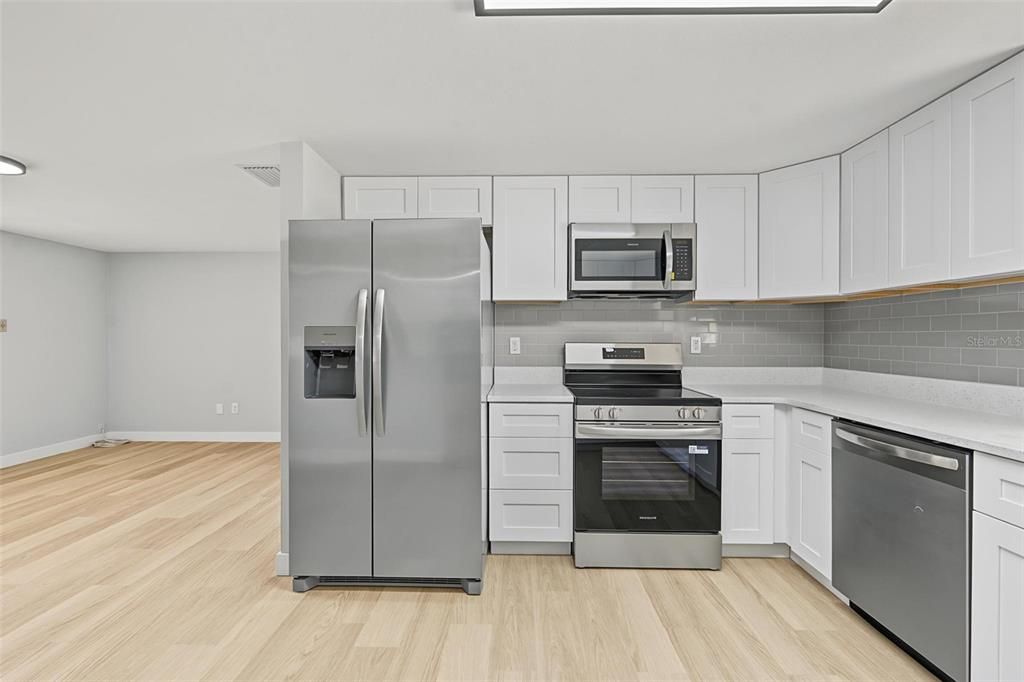 На продажу: $299,900 (3 спален, 2 ванн, 1154 Квадратных фут)