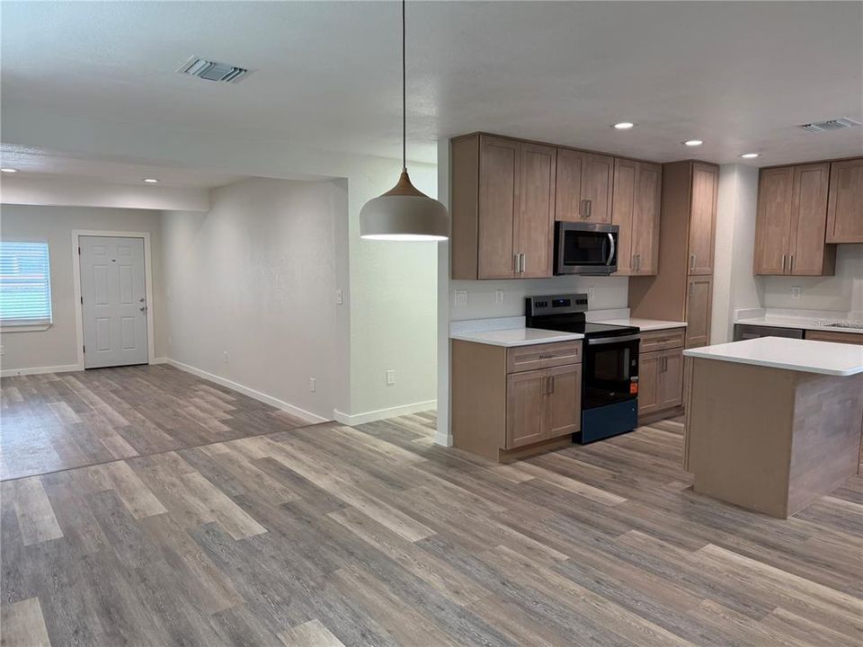For Rent: $2,190 (3 beds, 2 baths, 1375 Square Feet)