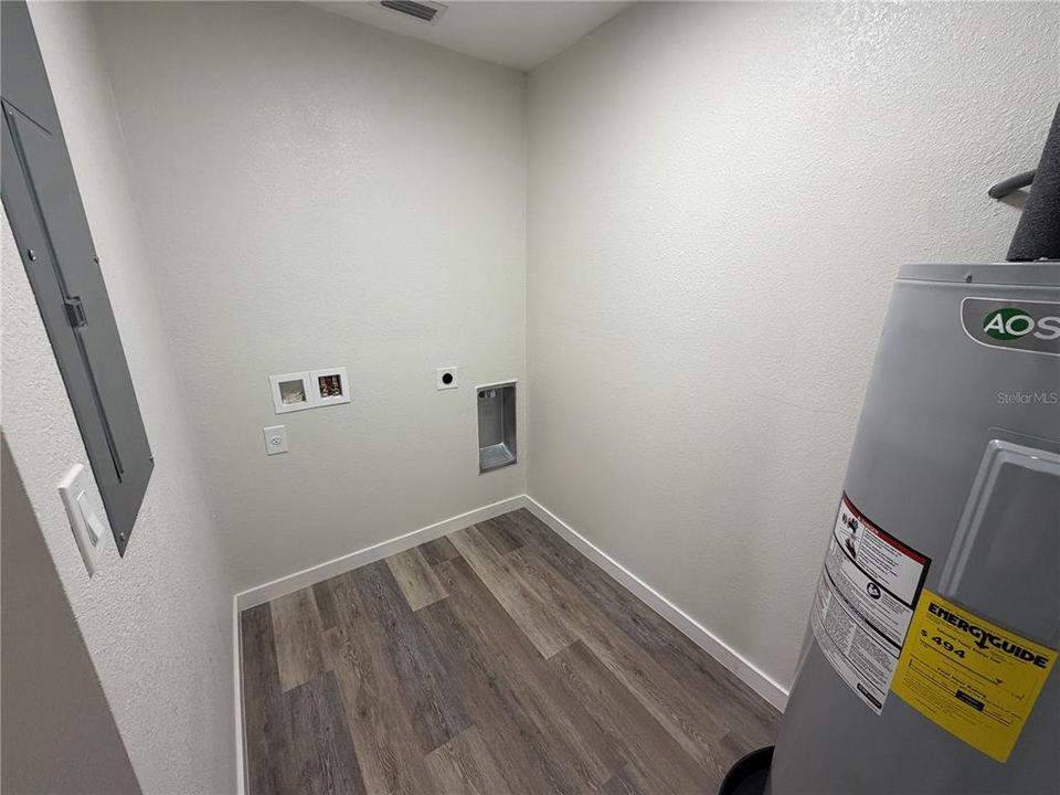 For Rent: $2,190 (3 beds, 2 baths, 1375 Square Feet)